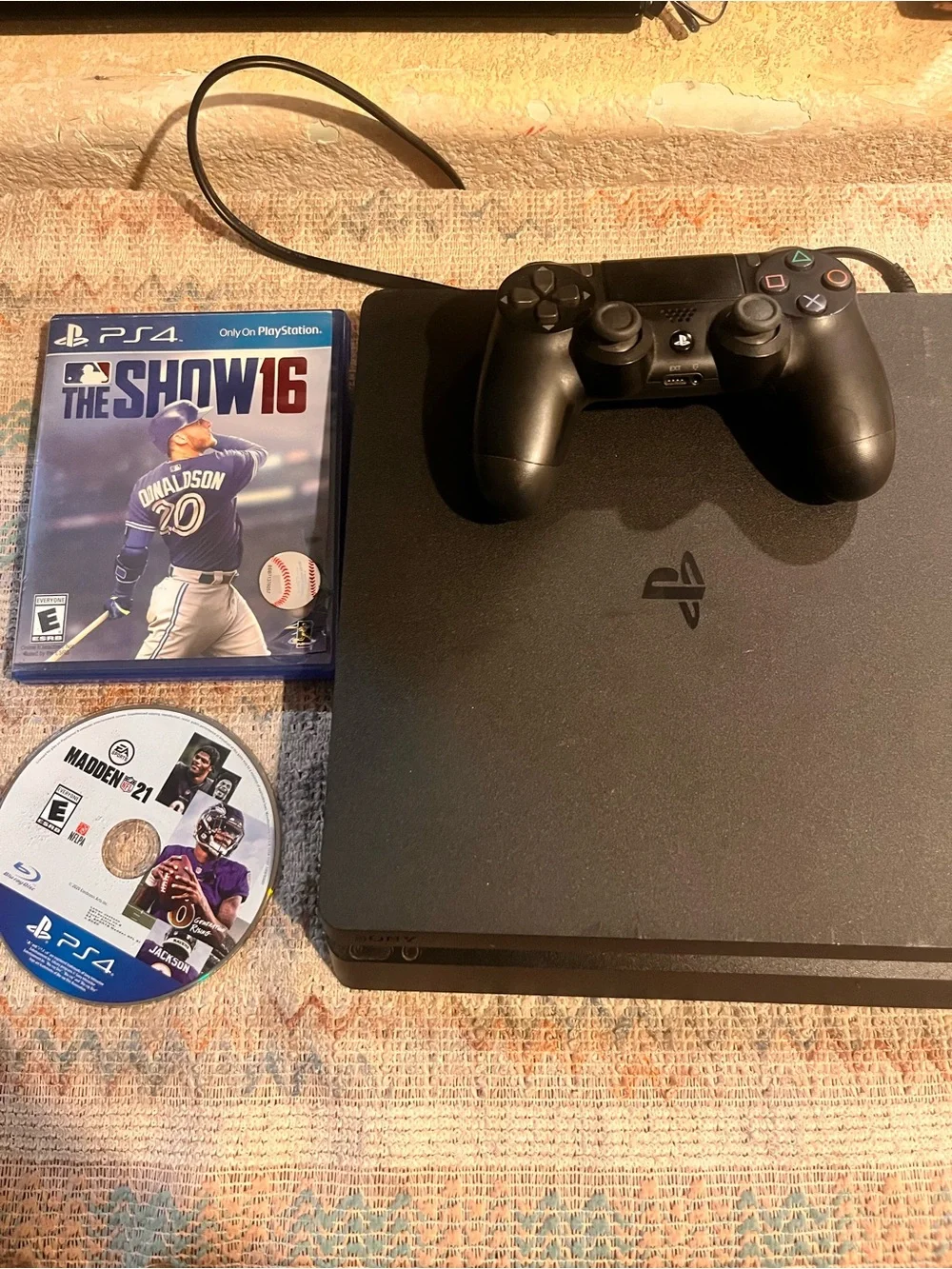 Sony ps4 slim